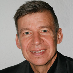 Ich stehe an der Schnittstelle von Finance und Econometrics und wandere gerne in beiden Bereichen hin und her.