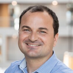 CSR erfordert, sich mit der Rolle von Unternehmen in Bezug auf die großen gesellschaftlichen Herausforderungen zu beschäftigen.